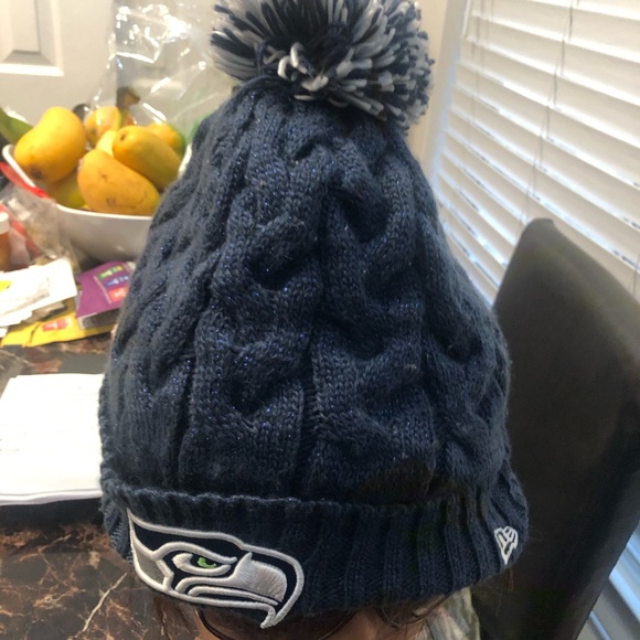 New Era NFL Seattle Seahawks Women’s Promo Beanie Knit Cap Winter Pom Hat Sz One - Picture 2 of 10